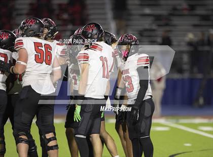 Thumbnail 2 in Westlake vs. Vista Ridge (UIL 6A Bi-District Football Playoff) photogallery.