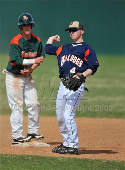 Thumbnail 3 in Naaman Forest vs McKinney North (Carrollton Diamond Classic) photogallery.