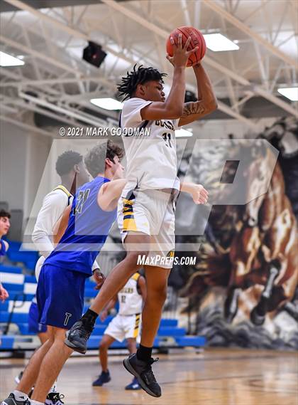 Thumbnail 2 in Nimitz vs Katy Taylor photogallery.