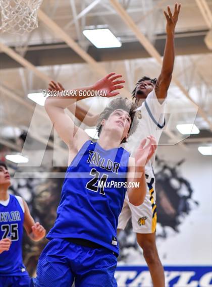 Thumbnail 3 in Nimitz vs Katy Taylor photogallery.
