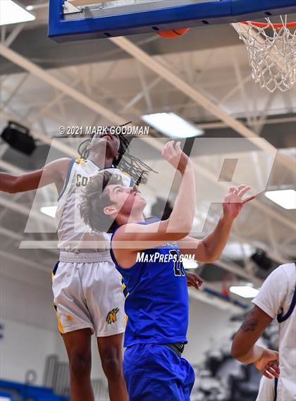 Thumbnail 1 in Nimitz vs Katy Taylor photogallery.