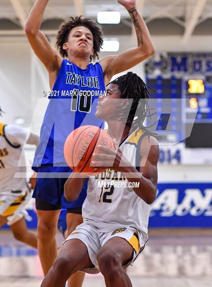 Thumbnail 2 in Nimitz vs Katy Taylor photogallery.