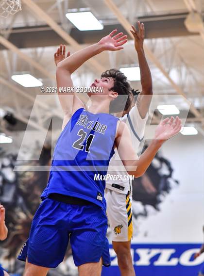 Thumbnail 2 in Nimitz vs Katy Taylor photogallery.