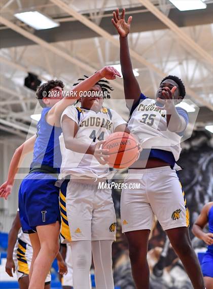Thumbnail 3 in Nimitz vs Katy Taylor photogallery.