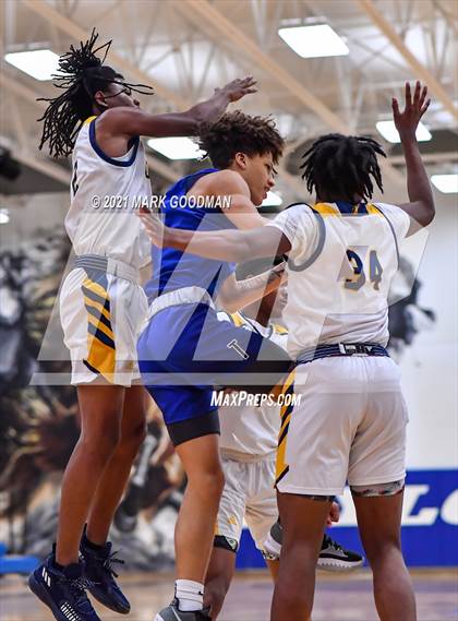 Thumbnail 2 in Nimitz vs Katy Taylor photogallery.