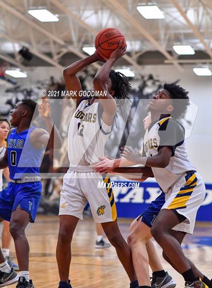 Thumbnail 2 in Nimitz vs Katy Taylor photogallery.