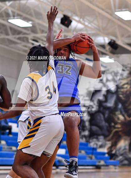 Thumbnail 2 in Nimitz vs Katy Taylor photogallery.