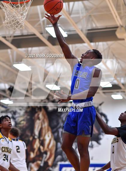 Thumbnail 1 in Nimitz vs Katy Taylor photogallery.