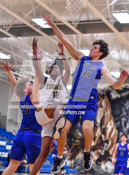 Thumbnail 2 in Nimitz vs Katy Taylor photogallery.