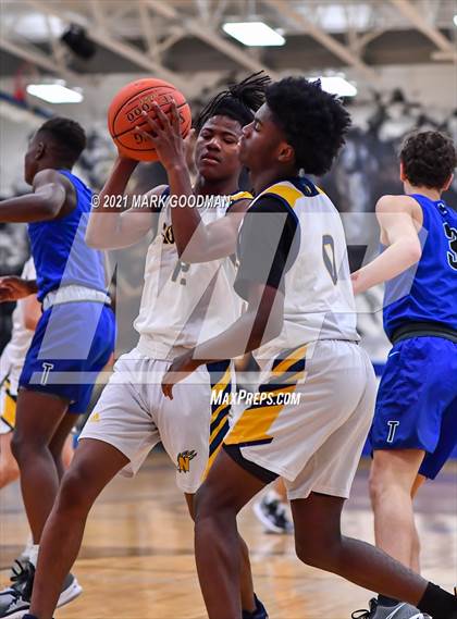 Thumbnail 3 in Nimitz vs Katy Taylor photogallery.