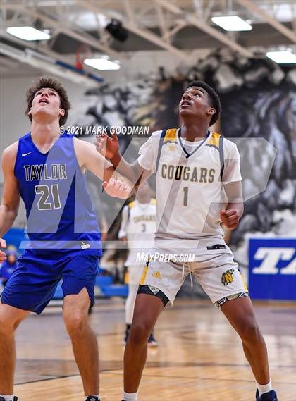 Thumbnail 3 in Nimitz vs Katy Taylor photogallery.