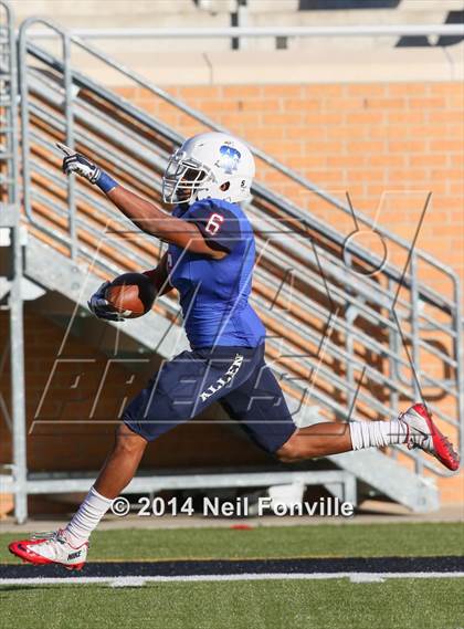 Thumbnail 3 in Martin vs. Allen (UIL 6A Regional Playoff) photogallery.