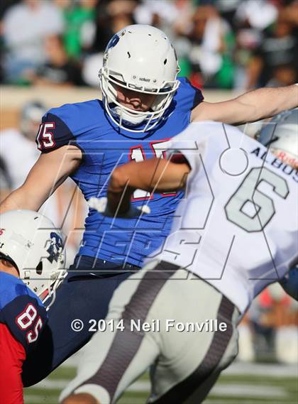 Thumbnail 1 in Martin vs. Allen (UIL 6A Regional Playoff) photogallery.