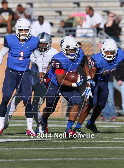 Thumbnail 2 in Martin vs. Allen (UIL 6A Regional Playoff) photogallery.