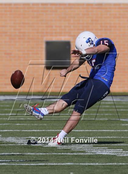Thumbnail 1 in Martin vs. Allen (UIL 6A Regional Playoff) photogallery.
