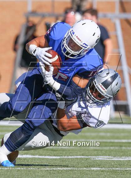Thumbnail 2 in Martin vs. Allen (UIL 6A Regional Playoff) photogallery.