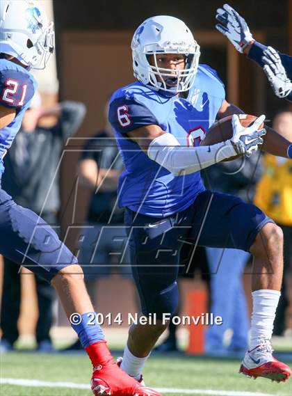 Thumbnail 2 in Martin vs. Allen (UIL 6A Regional Playoff) photogallery.