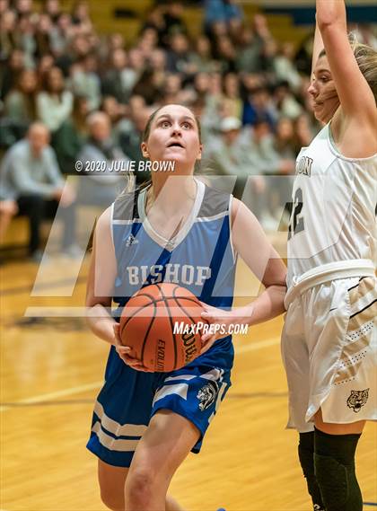 Thumbnail 2 in Lebanon vs Indianapolis Bishop Chatard (IHSAA 3A Sectional Playoff) photogallery.