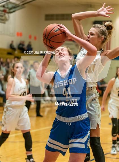 Thumbnail 1 in Lebanon vs Indianapolis Bishop Chatard (IHSAA 3A Sectional Playoff) photogallery.