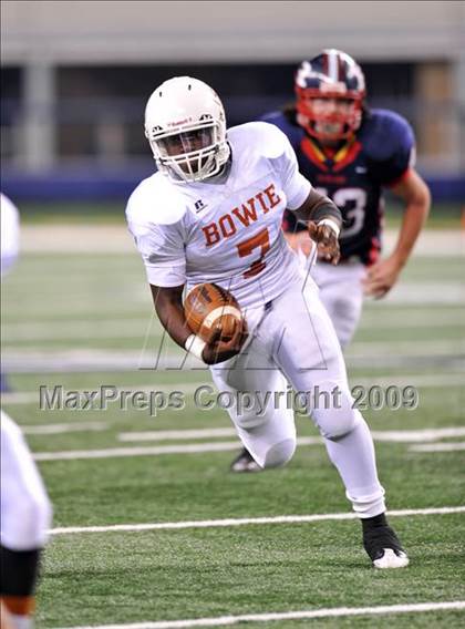 Thumbnail 3 in Richland vs. Bowie (Texas 5A D2 Region 1 Bi-District Playoffs) photogallery.