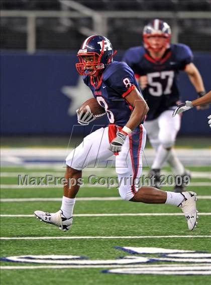 Thumbnail 2 in Richland vs. Bowie (Texas 5A D2 Region 1 Bi-District Playoffs) photogallery.