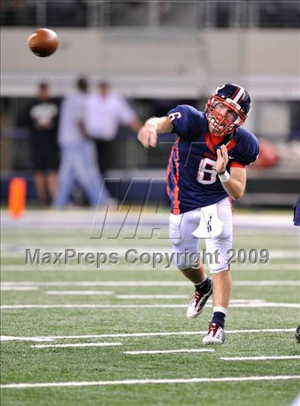 Thumbnail 1 in Richland vs. Bowie (Texas 5A D2 Region 1 Bi-District Playoffs) photogallery.