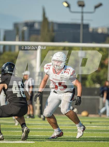 Thumbnail 2 in JSerra Catholic @ Servite photogallery.