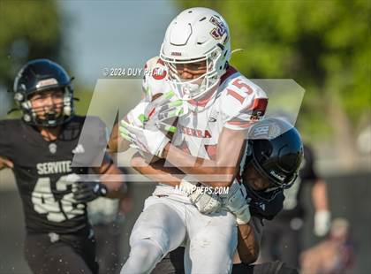 Thumbnail 2 in JSerra Catholic @ Servite photogallery.