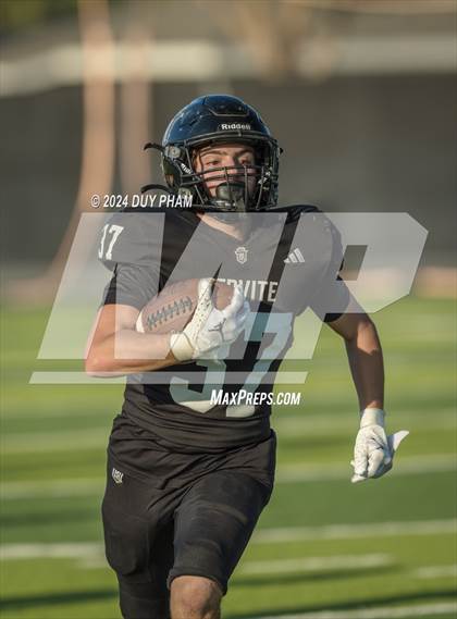 Thumbnail 2 in JSerra Catholic @ Servite photogallery.