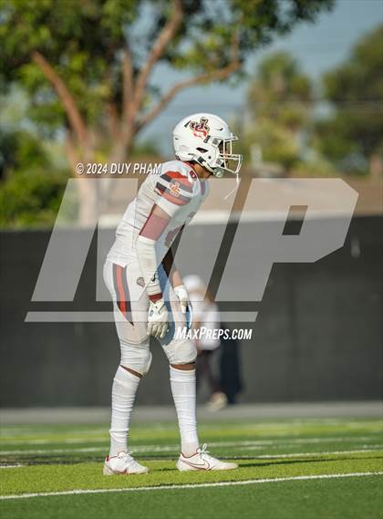 Thumbnail 2 in JSerra Catholic @ Servite photogallery.