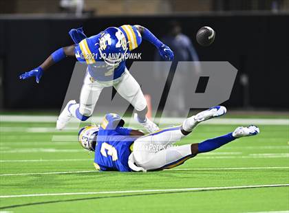 Thumbnail 3 in Little Cypress-Mauriceville vs. Chapel Hill (4A D1 Region III Final) photogallery.