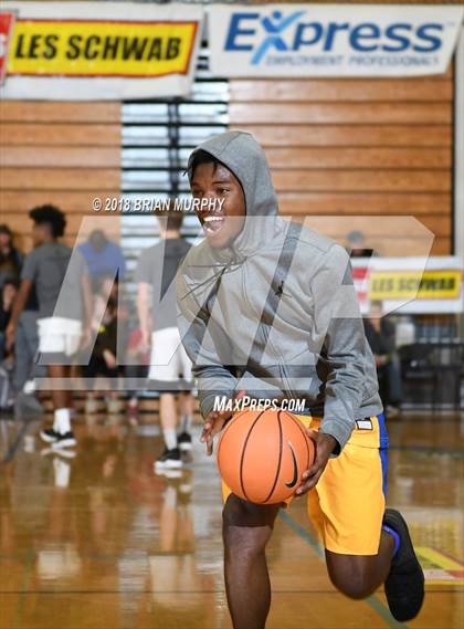 Thumbnail 2 in Grant vs Jefferson (Les Schwab Invitational) photogallery.