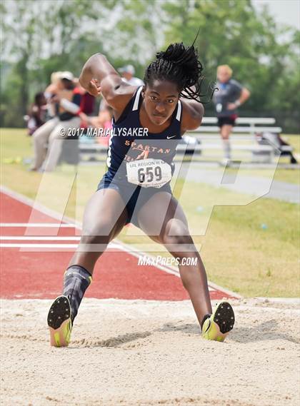 Thumbnail 2 in UIL Regional Track & Field Meet R3 photogallery.
