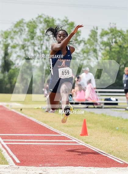 Thumbnail 3 in UIL Regional Track & Field Meet R3 photogallery.