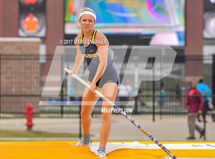 Thumbnail 1 in UIL Regional Track & Field Meet R3 photogallery.