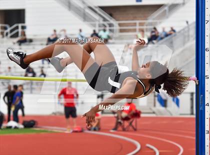 Thumbnail 2 in UIL Regional Track & Field Meet R3 photogallery.