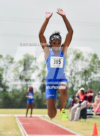 Thumbnail 1 in UIL Regional Track & Field Meet R3 photogallery.