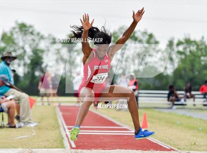 Thumbnail 2 in UIL Regional Track & Field Meet R3 photogallery.
