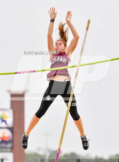 Thumbnail 2 in UIL Regional Track & Field Meet R3 photogallery.