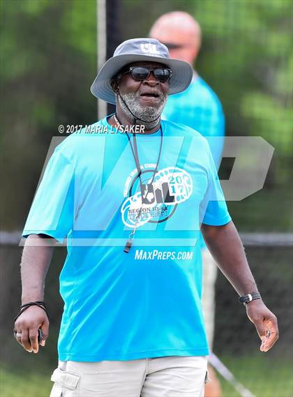 Thumbnail 1 in UIL Regional Track & Field Meet R3 photogallery.