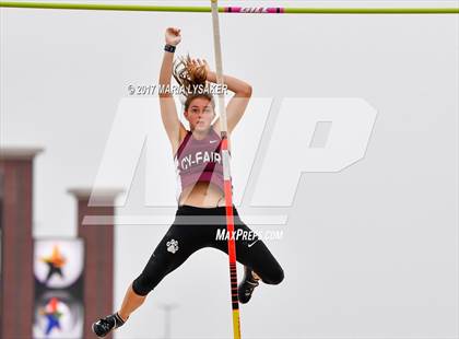 Thumbnail 1 in UIL Regional Track & Field Meet R3 photogallery.