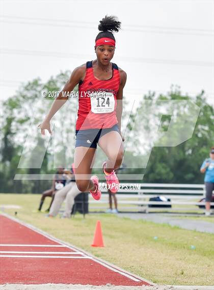 Thumbnail 2 in UIL Regional Track & Field Meet R3 photogallery.