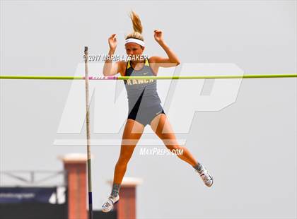 Thumbnail 2 in UIL Regional Track & Field Meet R3 photogallery.