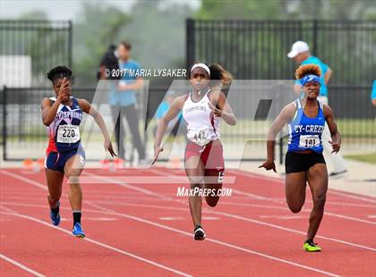 Thumbnail 2 in UIL Regional Track & Field Meet R3 photogallery.