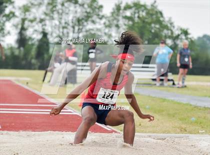 Thumbnail 2 in UIL Regional Track & Field Meet R3 photogallery.