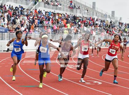 Thumbnail 2 in UIL Regional Track & Field Meet R3 photogallery.