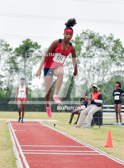 Thumbnail 3 in UIL Regional Track & Field Meet R3 photogallery.