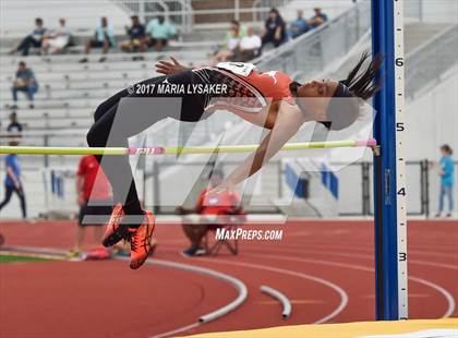 Thumbnail 2 in UIL Regional Track & Field Meet R3 photogallery.