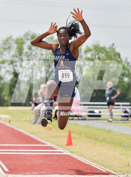 Thumbnail 1 in UIL Regional Track & Field Meet R3 photogallery.