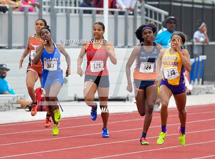 Thumbnail 2 in UIL Regional Track & Field Meet R3 photogallery.